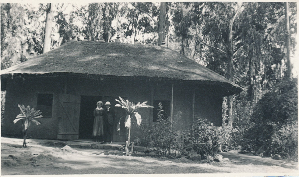 s.4. Cederquist hydda i Addis. 1920._