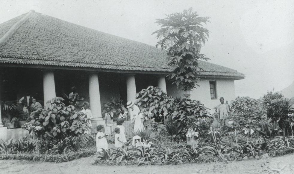 Shahpur missions­station grundades 1912 av Wendela Wigert. Här gick kvinnor en treårig bibelskola för att sedan tjäna de olika missionerna som bibelkvinnor.