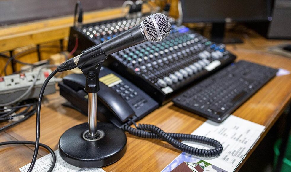 EECMY-YDCS producerar radioprogram på flera språk, exempelvis amhariska, afan oromo, sidama, hadiya och kembata. 90 % av Etiopiens befolkning har möjlighet att höra sändningarna.