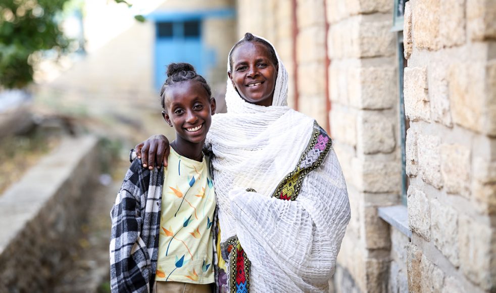 Gidey Kimarian och dottern Samrawit drömmer om en bättre framtid i Tigray.