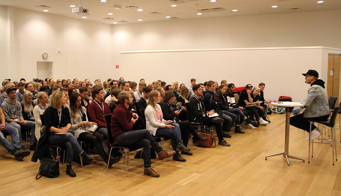 Pastor Andreas Nielsen som uppmuntrar till att drömma stort och att lita på att Gud vill använda oss.