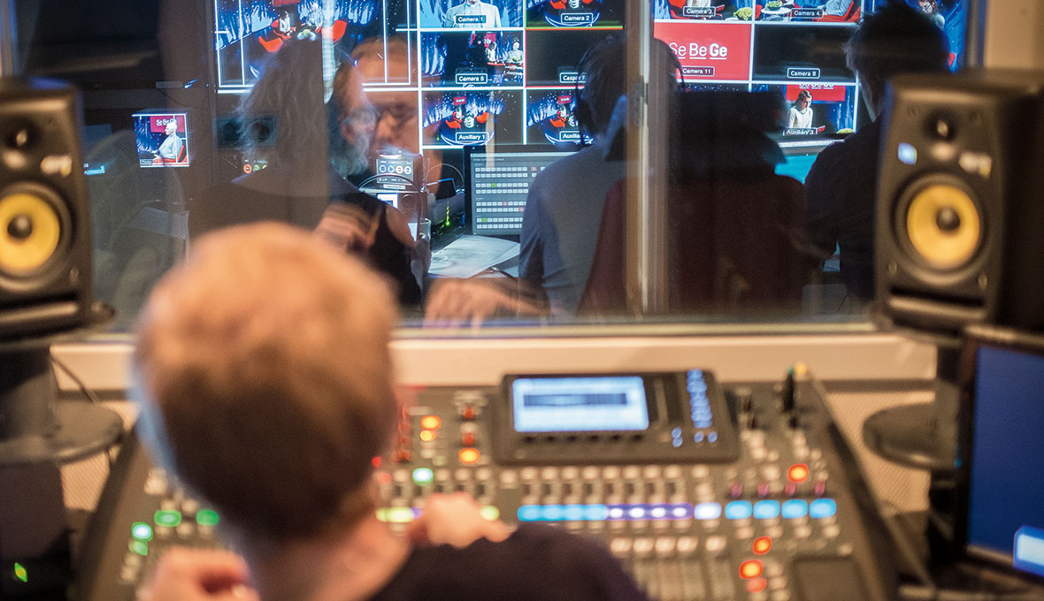 Se Be Ge sändes från Mediahusets studio i Stockaryd, Småland.