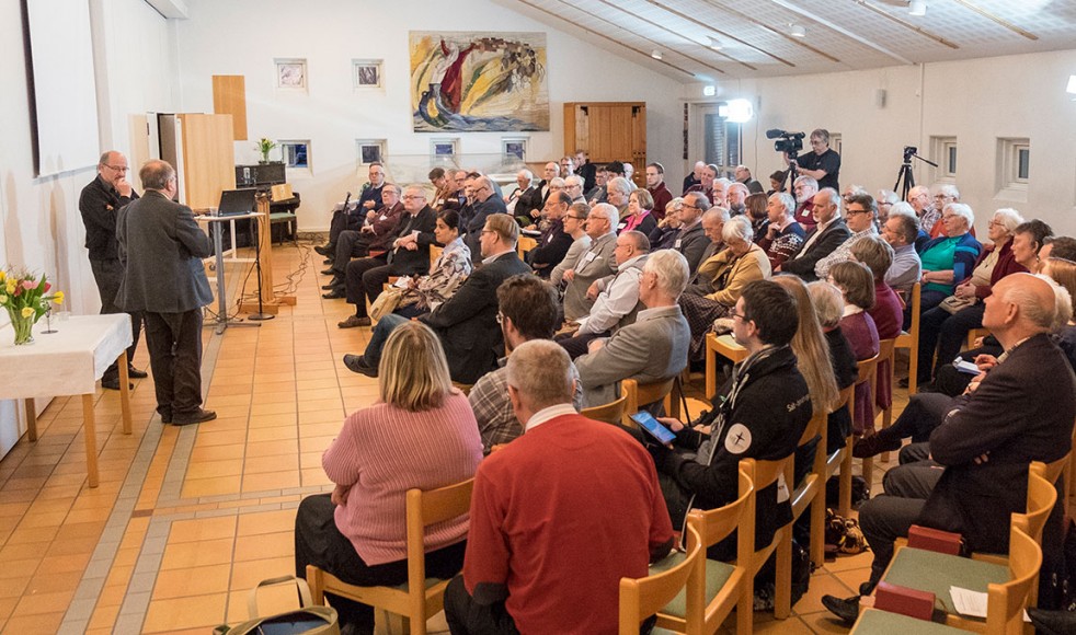 Ett hundratal åhörare samlade till föredrag under det Roseniussymposium som arrangerades på Johannelunds teologiska högskola.
