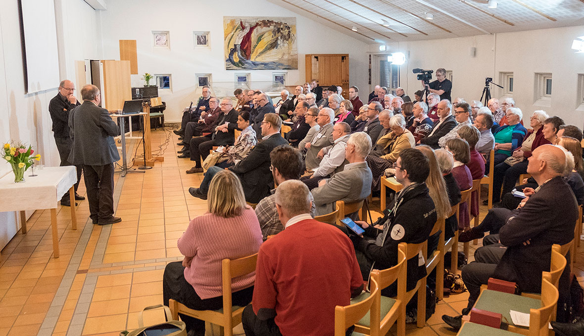 Ett hundratal åhörare samlade till föredrag under det Roseniussymposium som arrangerades på Johannelunds teologiska högskola.