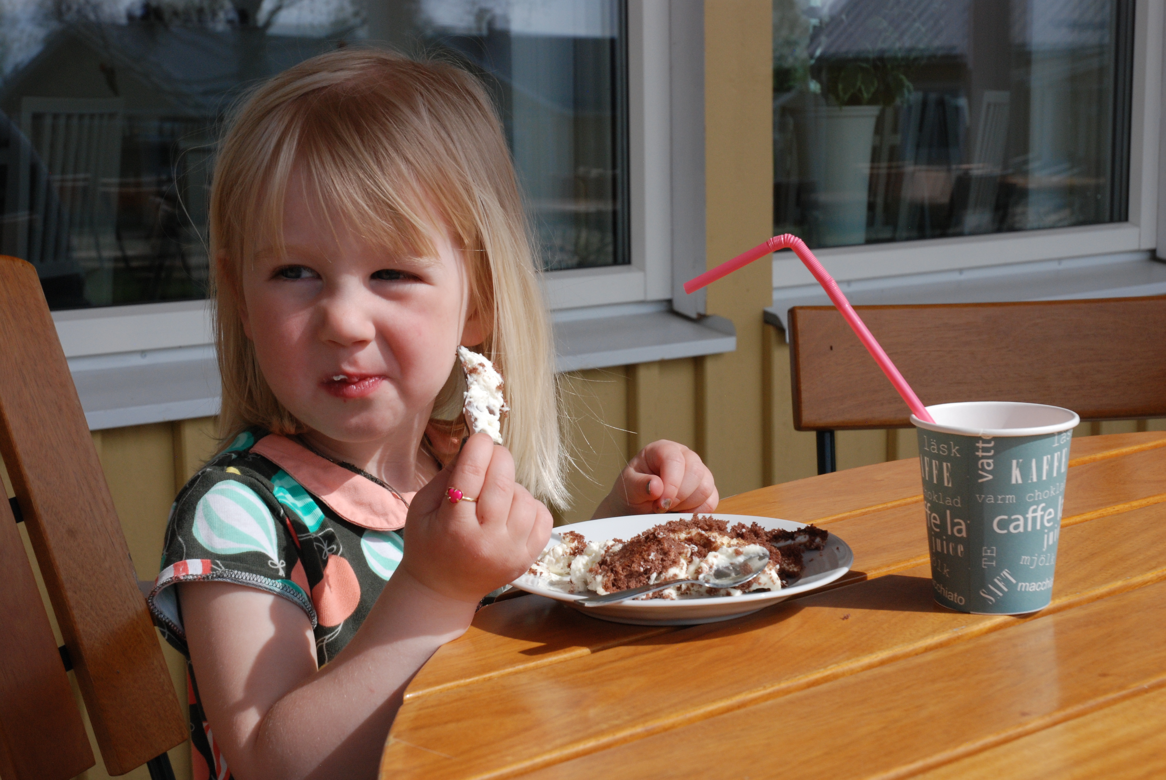 Trots branden var valet enkelt, Storstrand satsade för nya möjligheter och utveckling. I maj firade kursgården 75 år där bland andra Emilia Vikberg deltog i kalaset.