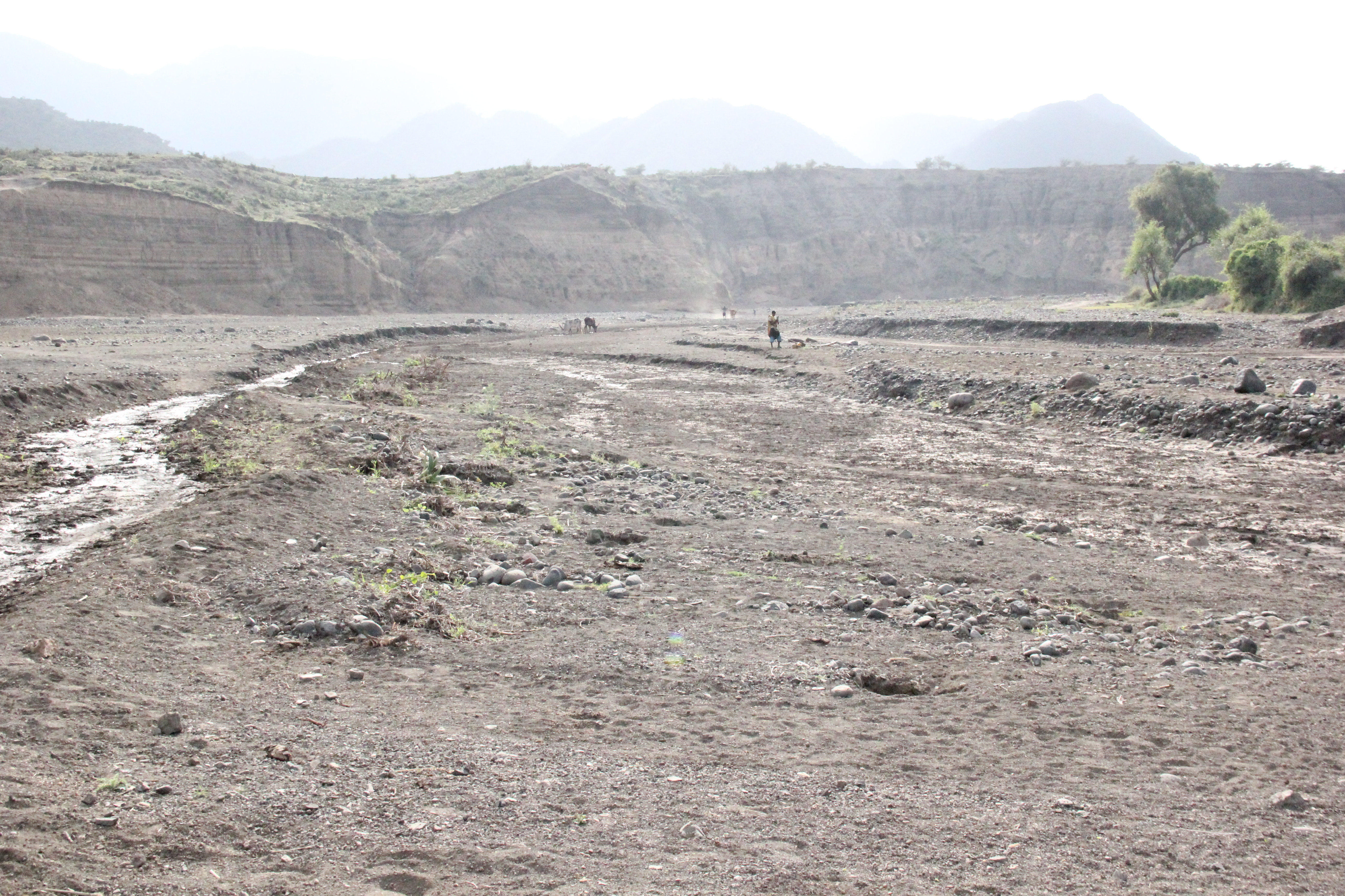 Lokalbefolkningen  i Kobo har inte sett floden så uttorkad sen 1984. Bild: Anders Eriksson