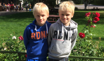 Gabriel och Josef trivs i Addis Abeba