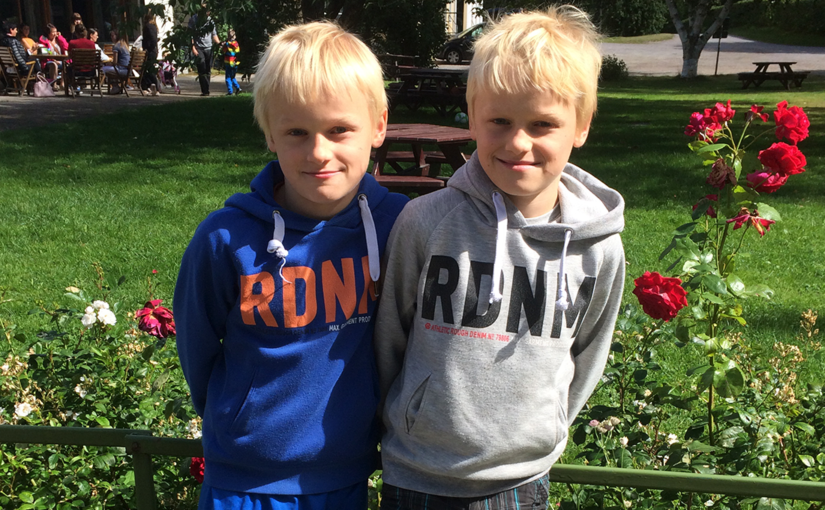 Gabriel och Josef trivs i Addis Abeba
