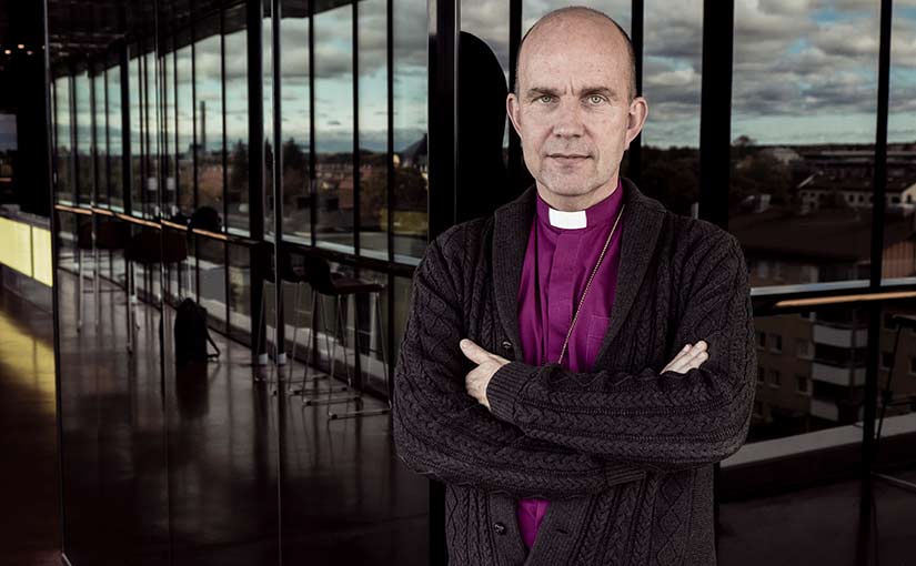 Kan de nya sätten ta över? »I Sverige är det inte för mycket Nya sätt att vara kyrka, utan det är för lite teologisk reflektion kring kyrkosynen« säger biskop Fredrik Modéus.