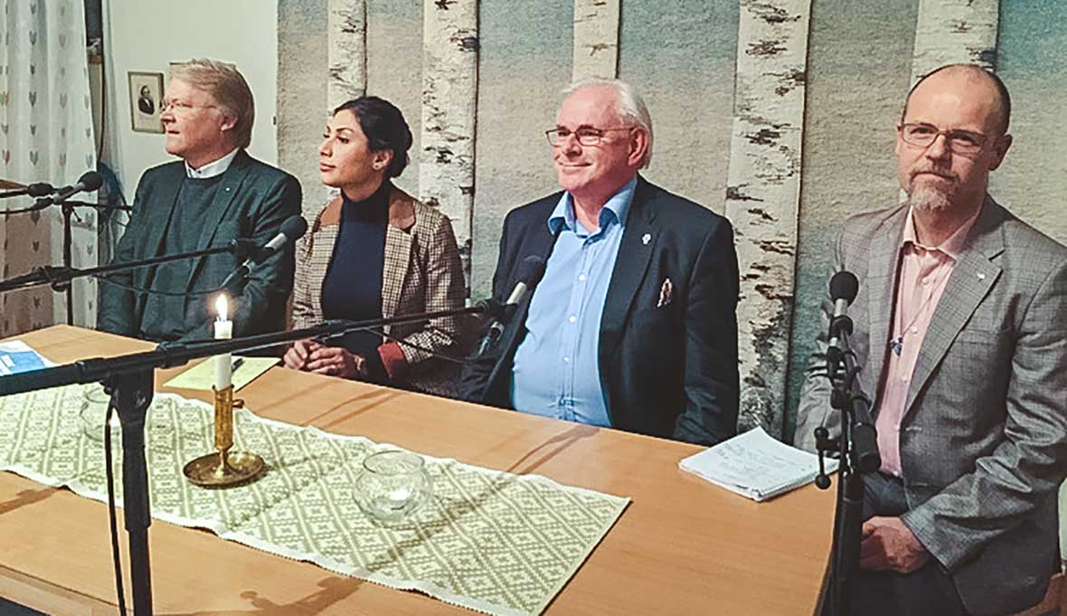 Lars Adaktusson, Roksana Schnittger, Åke Göransson och Erik Johansson deltog i samtalskvällen kring förföljelsen av kristna.