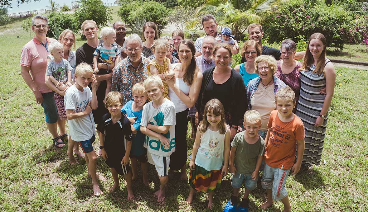 EFS missionärer med familjer samt personal från Sverige.