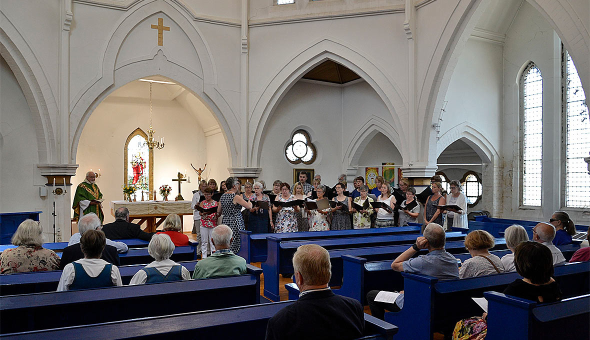 Lötenkören gjorde ett Beatles-inspirerat besök till Liver­pool och Gustav Adolfs­kyrkan som invigdes 1884.