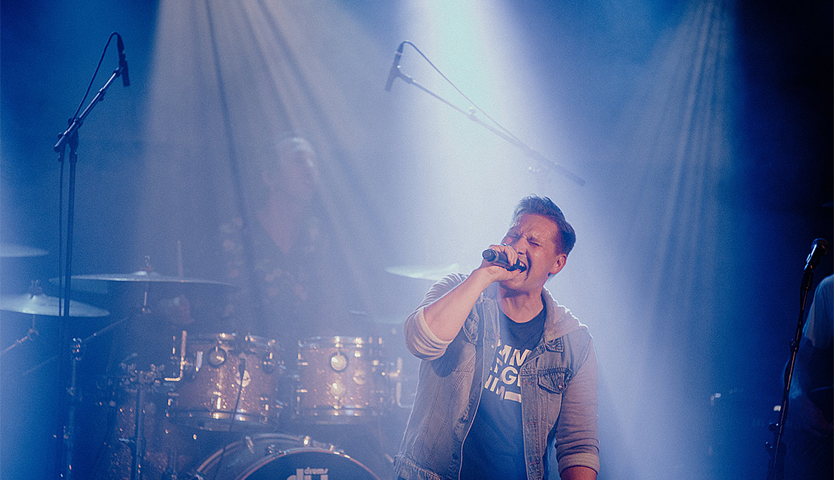 En konsert med Samuel Ljungblahd var ett av många inslag under det lyckade midsommarfirandet Ekhagen live.