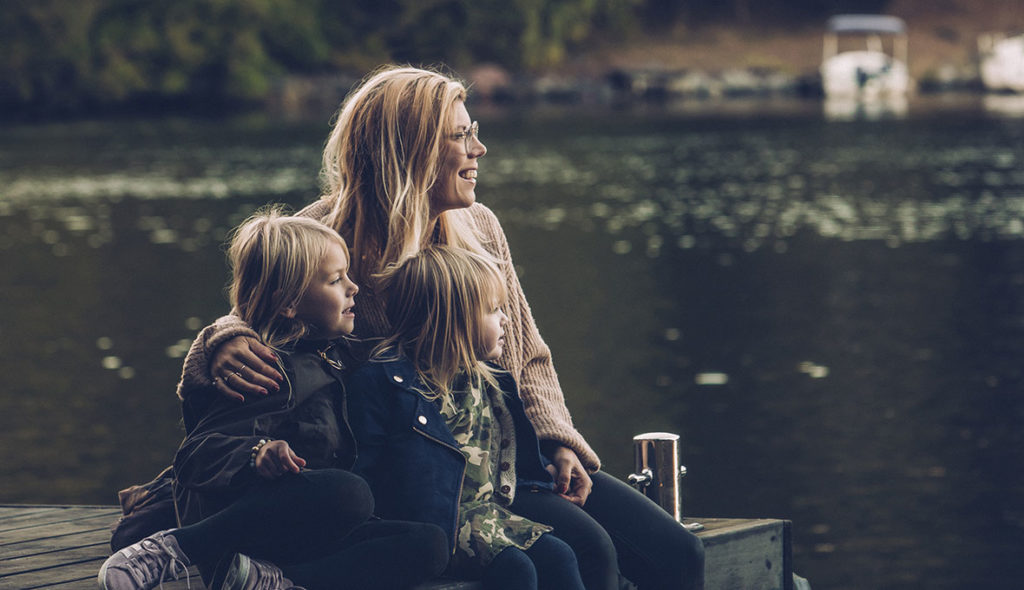 Elin Liljero Eriksson med sina barn