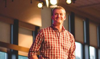 Ledande apologetikexpert på Sverigebesök