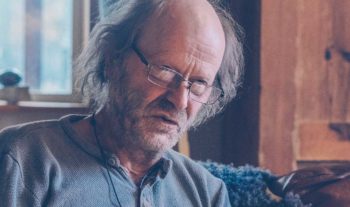 Recension: Fri att tjäna
