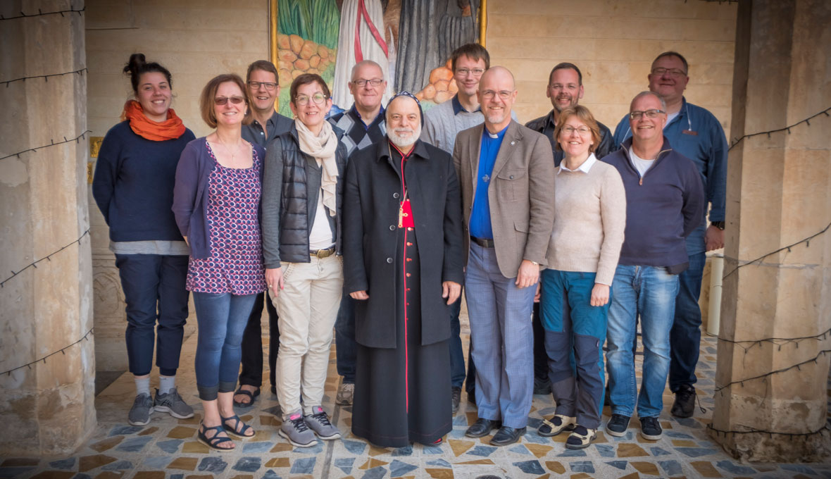 EFS ledningsgrupp tillsammans med ärkebiskop Mor Timothius Mousa Alshamany.
