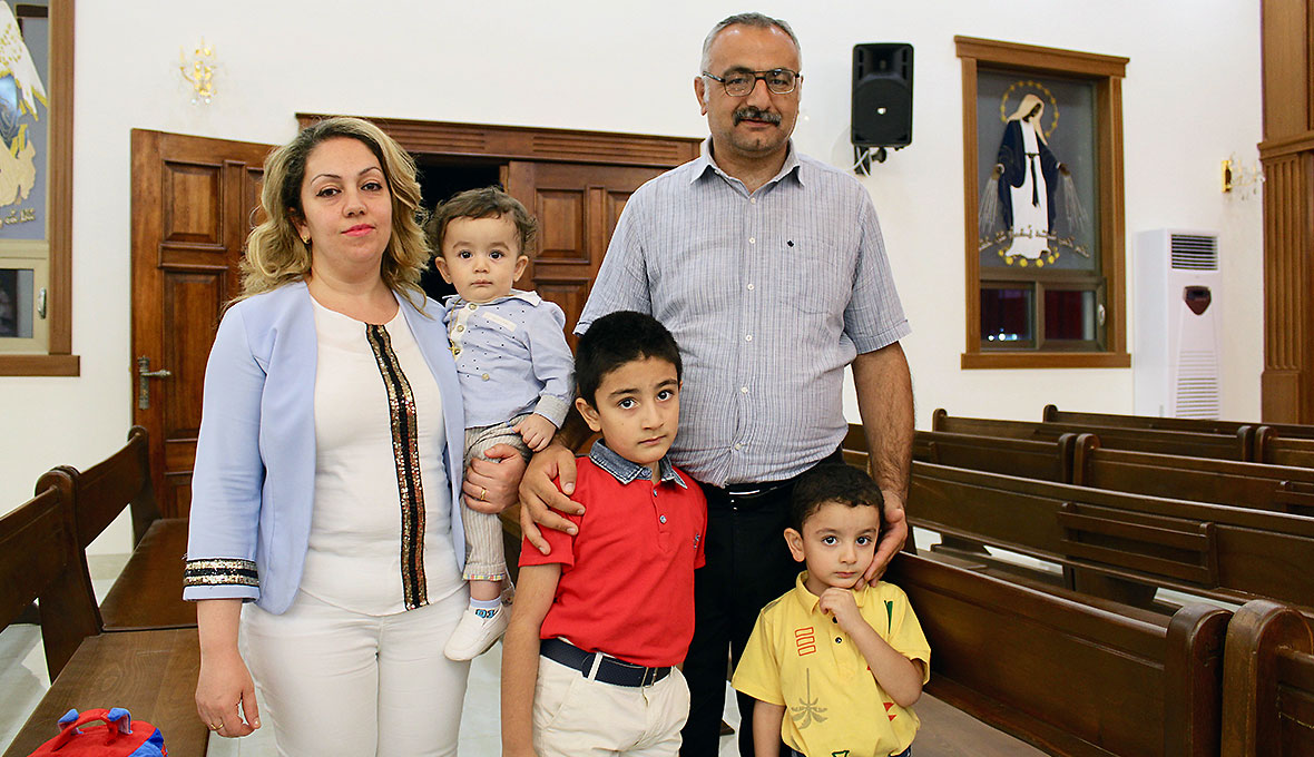 Familjen Saeed från Mosul har startat ett nytt liv i Dohuk i irakiska Kurdistan. Från vänster till höger: Tagrid, Athnasios, Alias, Samer och Andreas.