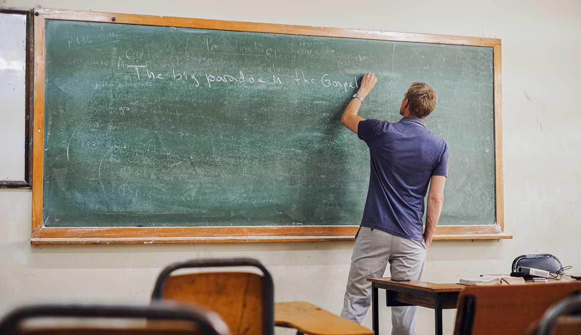 – Alla här räknar med Bibeln som en auktoritet, säger Elias Tranefeldt som undervisar i exegetik vid Mekane Yesus-kyrkans teologiska Seminarium i Addis Abeba.