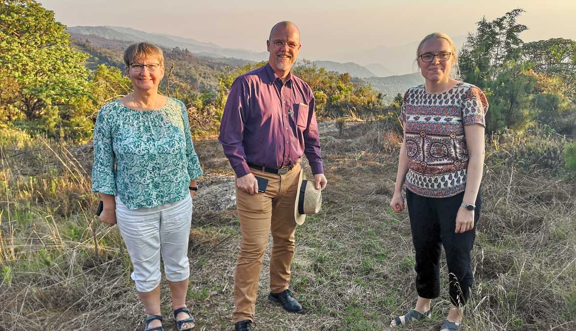 Elle Kristiansson, Erik Johansson och Anna Claesson på Kitulo-platån i Livingstonebergen.