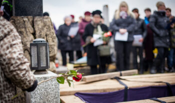 20 deltagare tillåts på begravningar