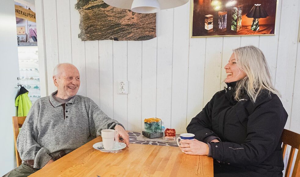 Agne Söderström startade företaget Kristallen 1982 med sin fru Barbro för att locka fler turister till Lannavaara genom bland annat guldvaskning. Maria kommer gärna förbi på en kopp kaffe för att umgås.