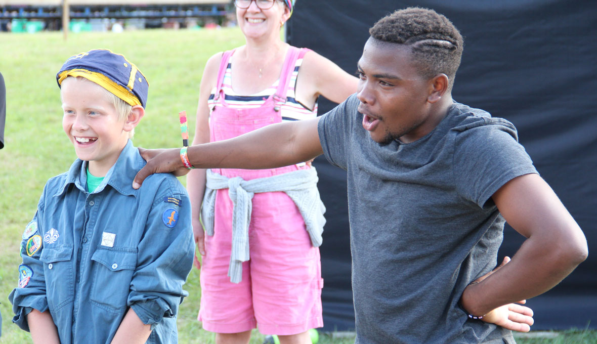 Limbani på Patrullriks 2017 då han lärde ut lekar från Malawi. Bild Anders Runesson