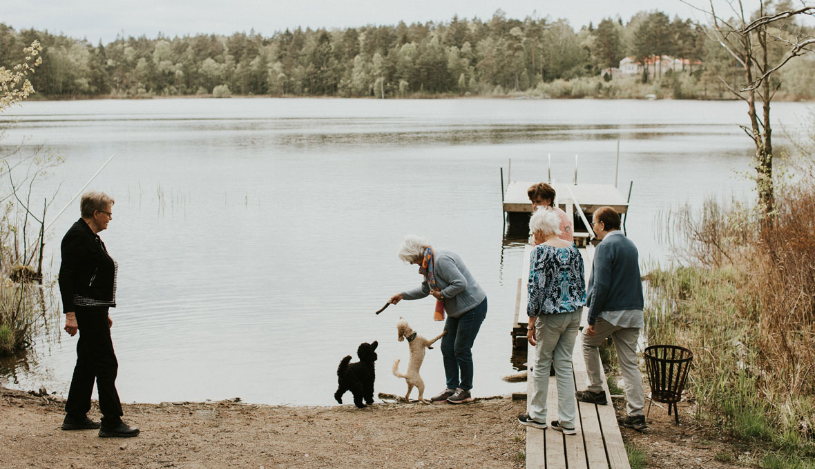 Området kring Öjersjökyrkan andas rofylldhet och flera av Skogsbadarna beskriver platsen som sitt andra hem.