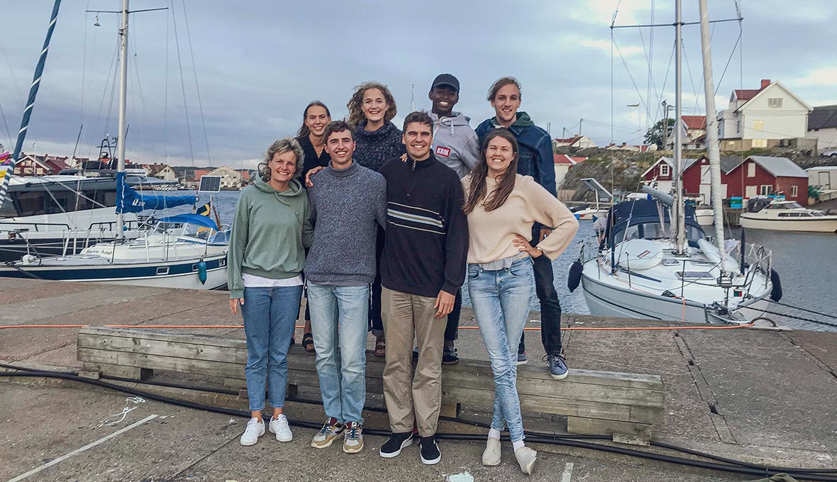 Evangelisationsteamet på Orust vittnar om bönesvar och själa­vårdande samtal som bar frukt. Här på bild är hela teamet samlat.