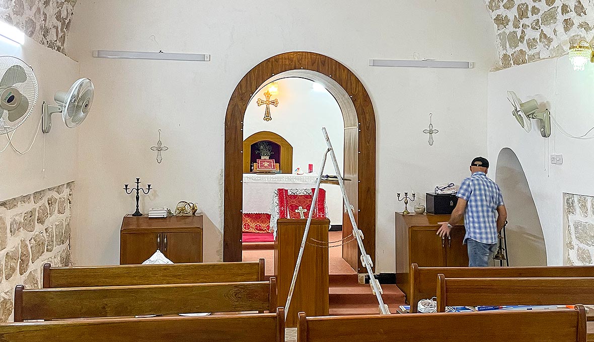 I byn Bebede har invånarna fått hjälp att restaurera kyrkan som totalförstörts av den irakiska armén. Bild: David Lundin