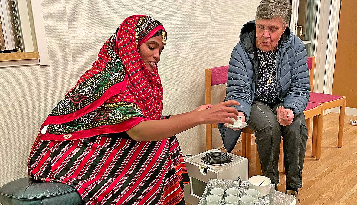 Nazret Awte bjöd på en etiopisk/eritreansk kaffe-­ceremoni. Bild: Magnus Widholm