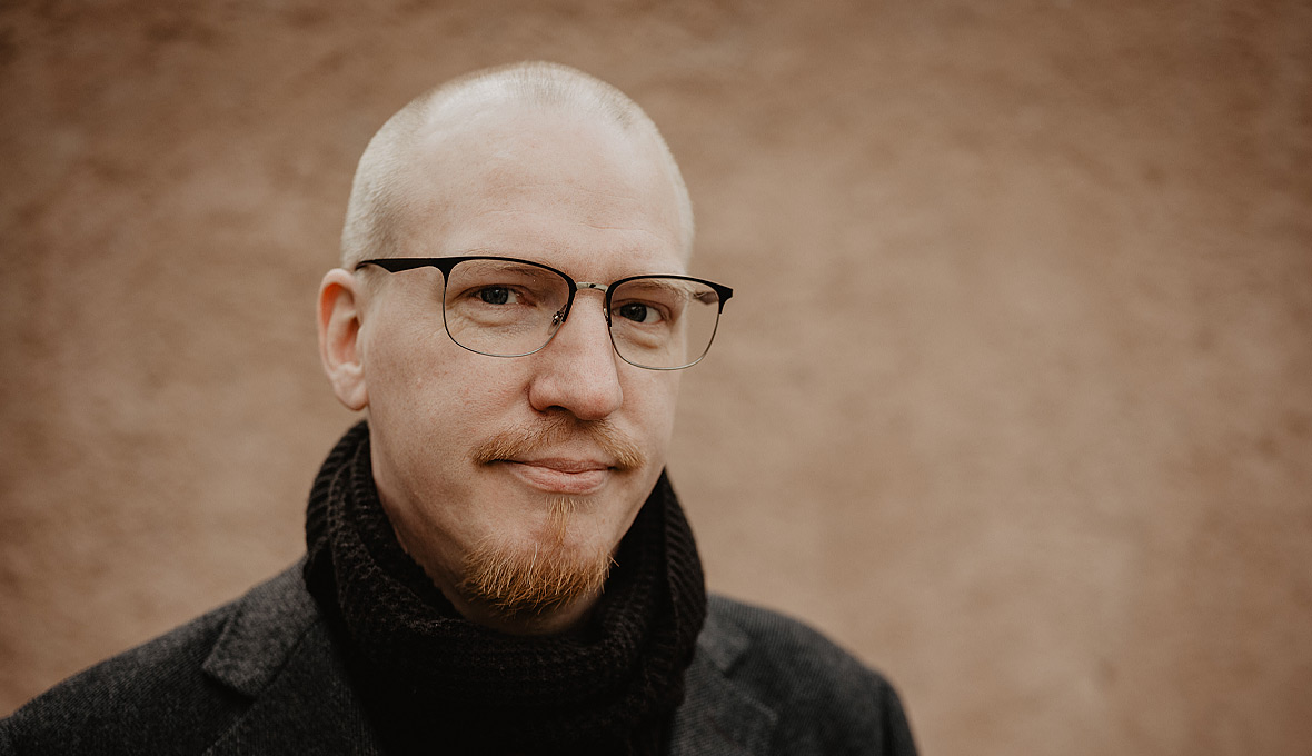 Patrik Hagmans bok Skapad skapare: Essäer om att vara människa är ömsom skarp, ömsom självklar enligt Simon Johansson. Bild: Matilda Audas Björkholm