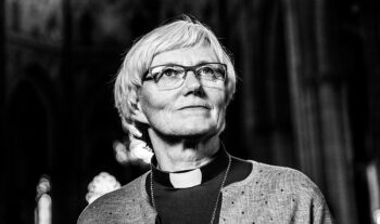 Ärkebiskopen lägger ner staven