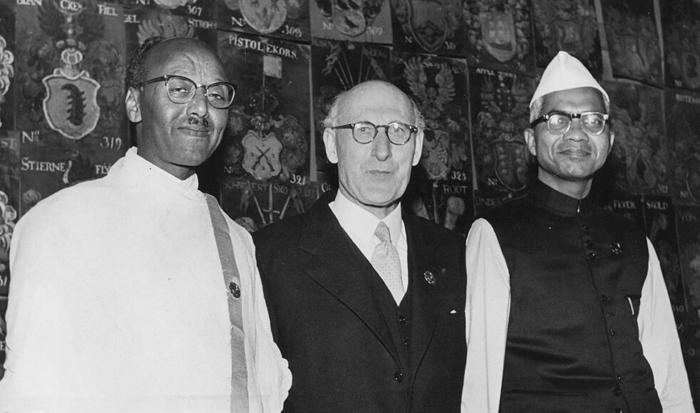 Nils Dahlberg med Embaye Habte-Egzy från Eritrea till vänster och A T Rao från  Indien till höger.