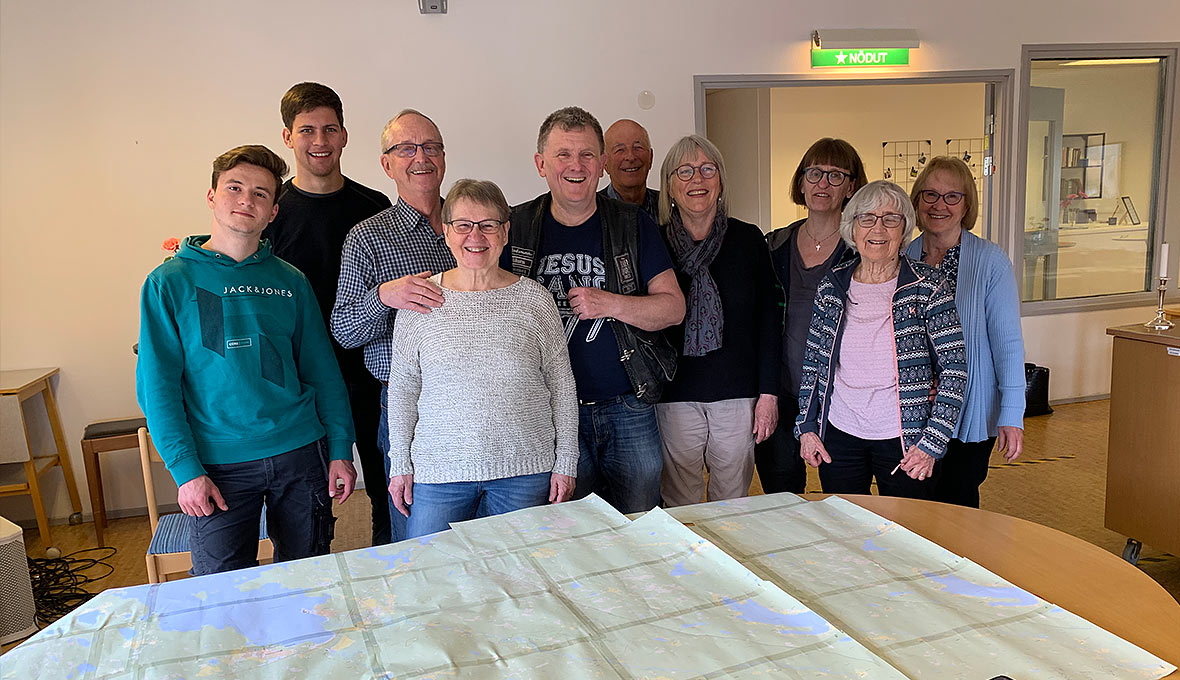 Representanter från EFS, Pingst­kyrkan och Salemkyrkan förbereder för utdelning av biblar i Nordmaling.