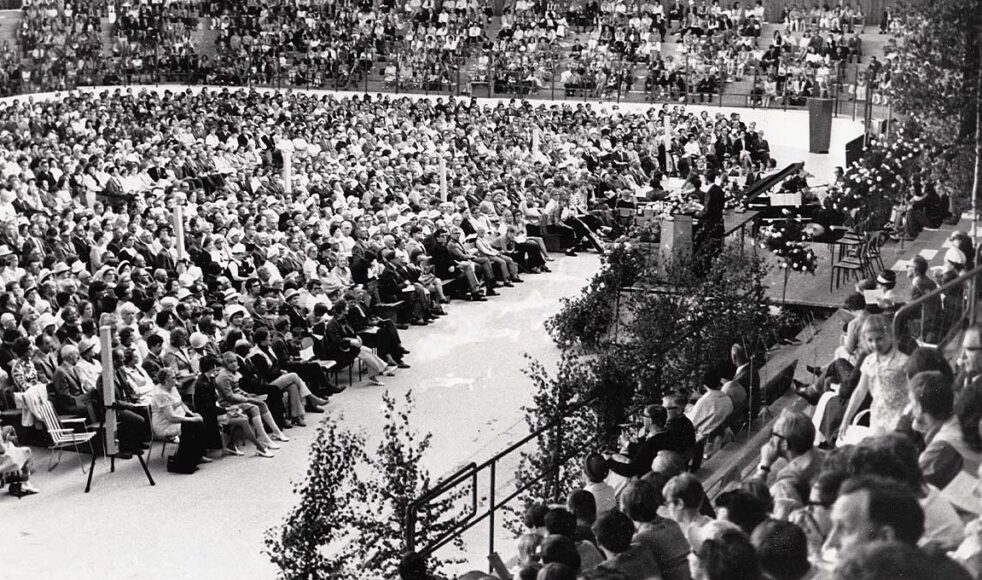 Årskonferensen i Skellefteå 1971. Musikgudstjänsten samlade cirka 6 000 personer.