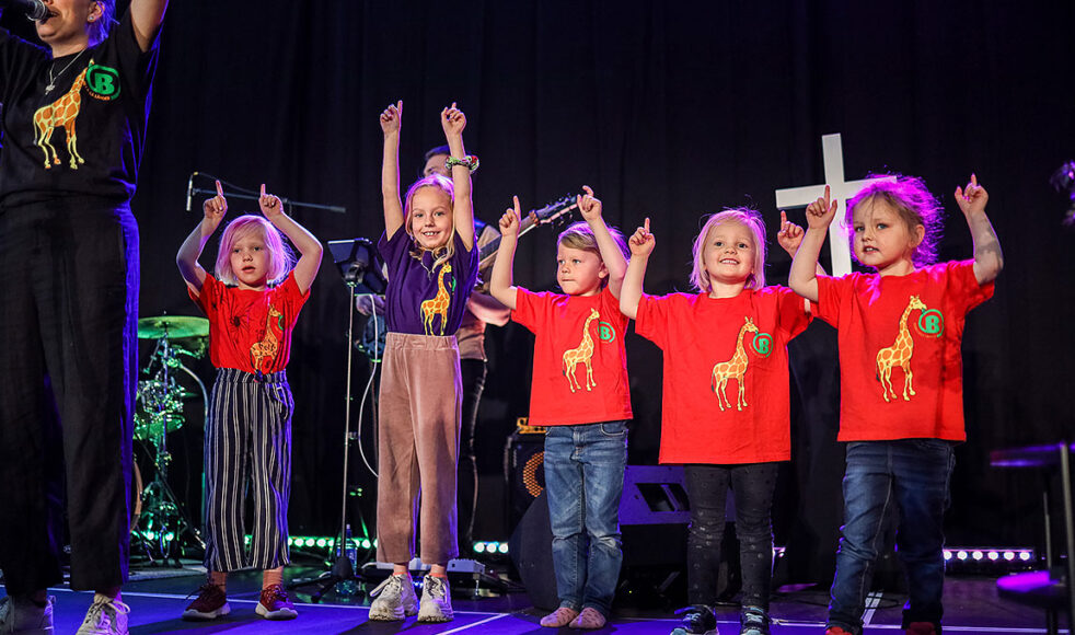 – Jag är så fascinerad av barnens nyfikenhet på Herren, säger ledaren Iza Jönsson om Barnens konferens, som hade 91 deltagare. Bild: Magdalena Vogt