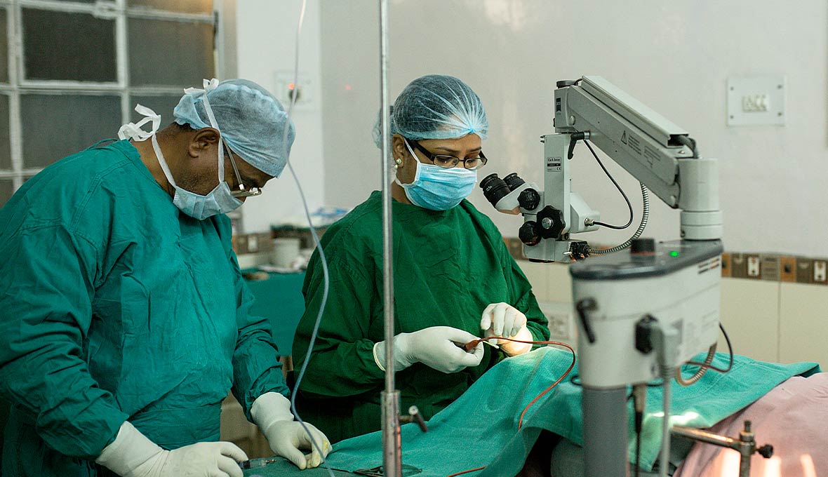 Daisys hjärta slår alldeles extra för alla de patienter som inte har råd att bekosta vården själva. Med stöd från EFS har Padhar kunnat uppgradera ögonvården de senaste åren och i slutet av året ser Daisy och hennes team fram emot att en helt ny ögonklinik står färdig.