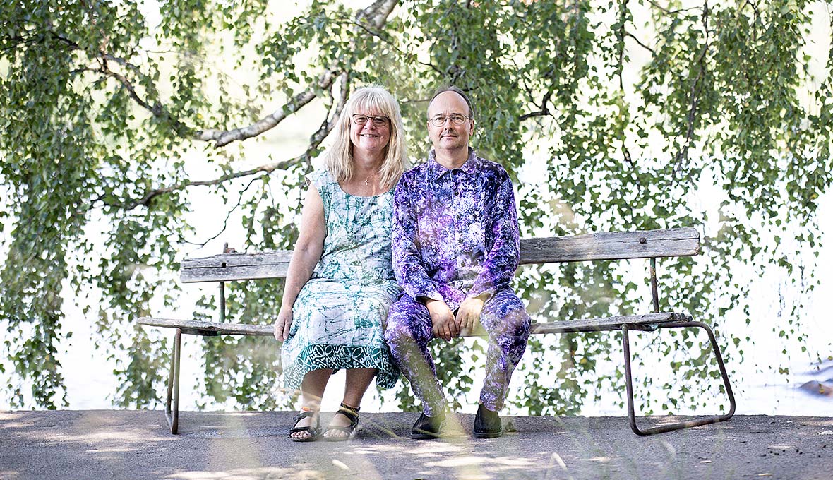 Paret Hasselberg lämnade en etablerad tillvaro i Sverige för att tjäna som missionärer i Tanzania. Carl undervisar på en bibelskola och Marita arbetar med barnsjukvård och barns rättigheter på sjukhuset i Bunda.