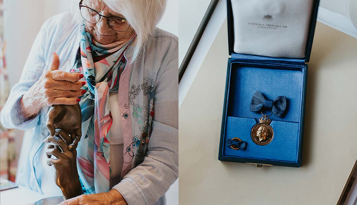 För några år sedan fick Elise motta medalj från kungen och drottningen för sitt arbete bland utsatta.  – Jag känner mig stolt och glad för medaljen, och det var roligt att få prata enskilt med kungaparet, säger hon. Statyn fick hon på Svenska hjältar-galan.