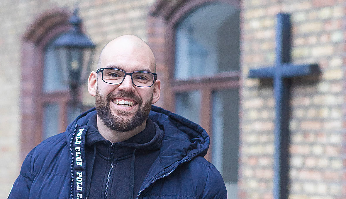 – I kyrkan fick jag vänner som inte hade levt i missbruk och vi byggde vår gemenskap på tron på Gud. Nu har jag ett tryggt nätverk runt mig och är oerhört tacksam att jag har människor jag kan lita på.