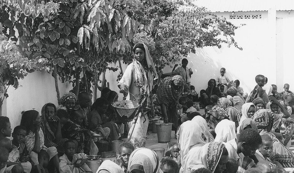 Nödhjälpsbespisning i Somalia, 1992. Bild: Kerstin Eriksson