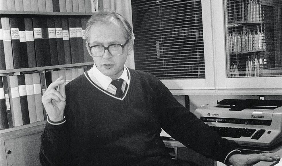 Agne Nordlander tillträdde som rektor för Johanne­lund 1972. Här på sitt kontor under sitt sista år i tjänsten, 1991. Bild: Anna Stenlund