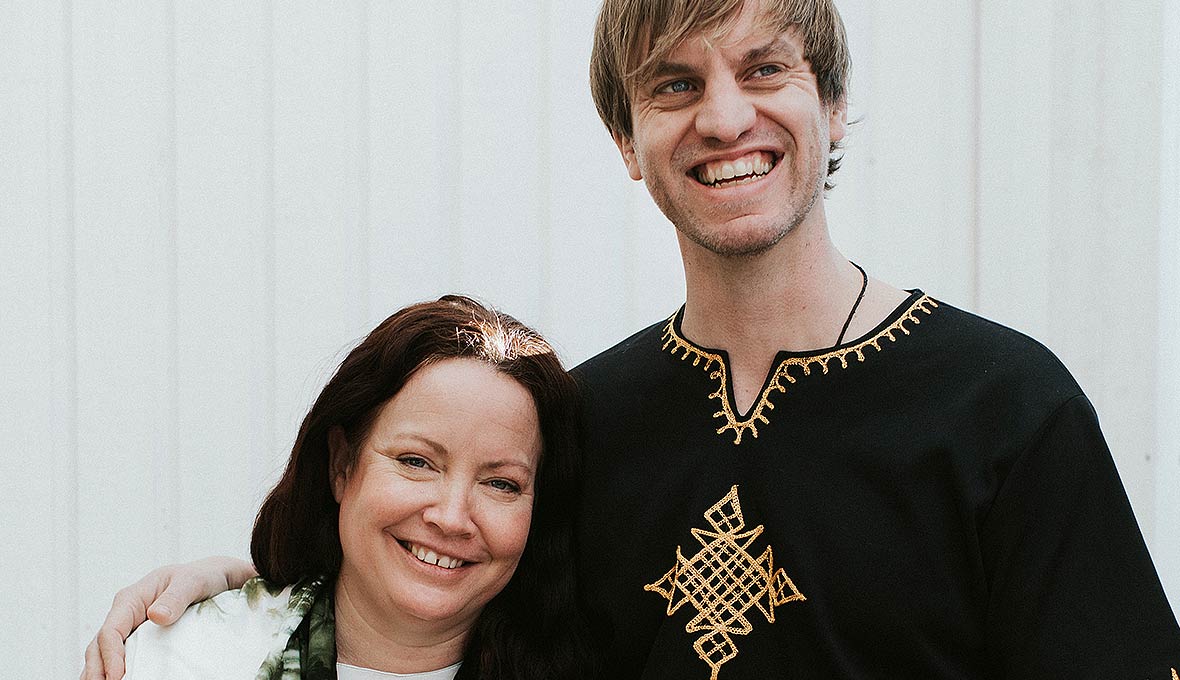 Frida och Andreas vill att kyrkan ska få vara stolt och stå upp i sin identitet istället för att dölja sin tro.