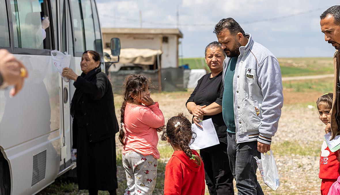 Via den mobila kliniken kan Capni ge grundläggande sjukvård till människor i avlägsna byar.