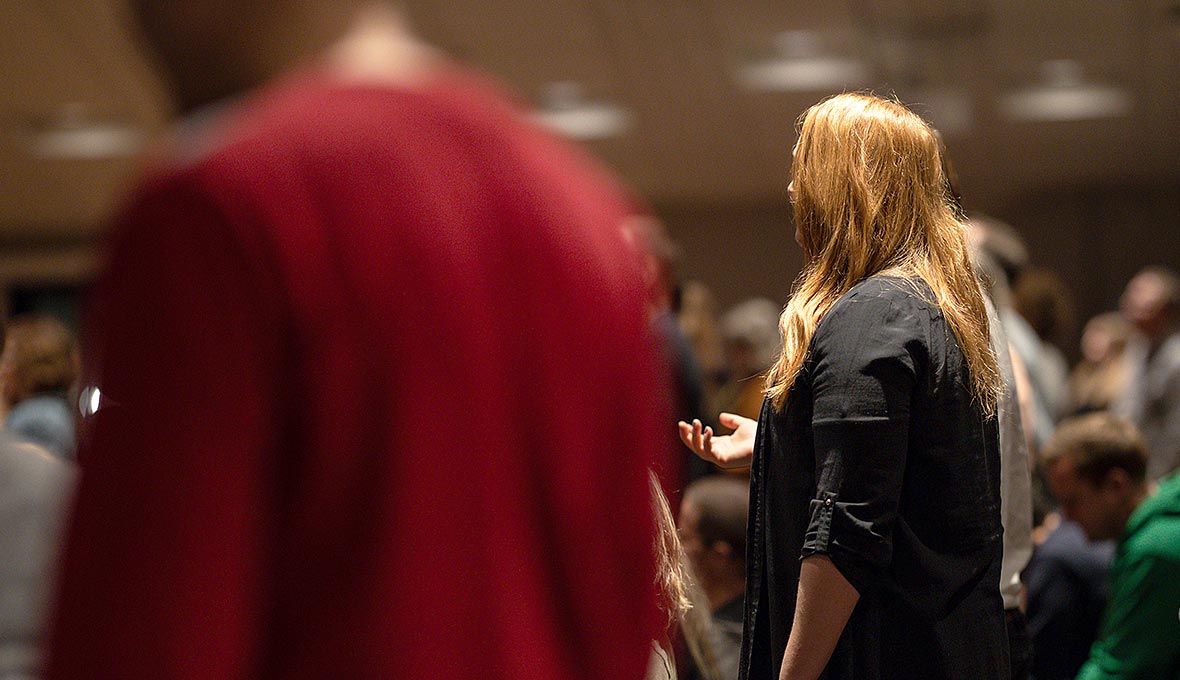 Daniel Källander skriver om lärjungaskapets två viktiga sidor – ett liv inåt där vi fyller på, och ett liv utåt där vi berättar om Jesus för andra. Bild: Magdalena Vogt