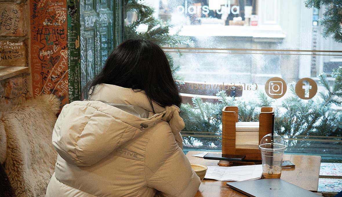 Sang-Hwa har återkommande mardrömmar om hur hon förföljs i sin hemstad Ongsang, men vill ändå tillbaka till sitt hemland för att predika om Jesus. Bild Lovisa Lo Fundell