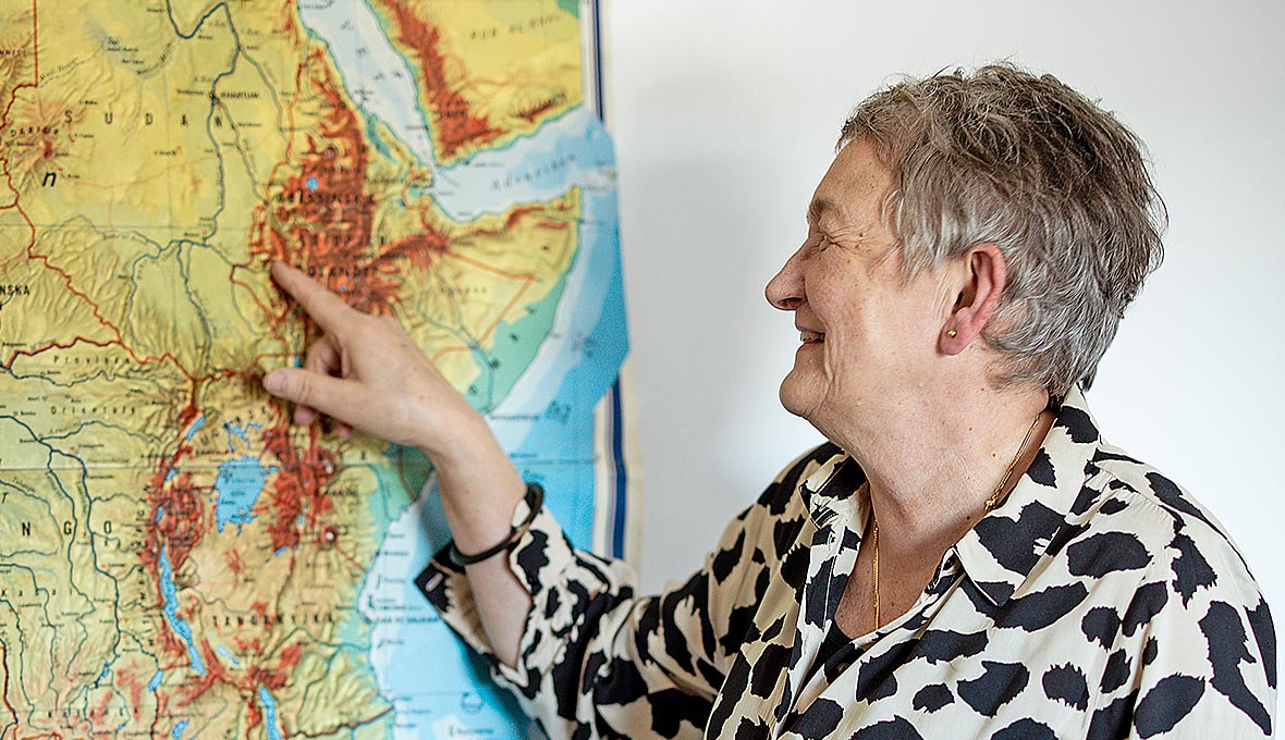 Mycket vittnar om åren i Etiopien, hemma i Edmarks lägenhet i Örnsköldsvik. – Utlandsåren har gett oss så mycket. Utan dem hade vi nog varit betydligt mer »standardsvenska«, säger Monica. Bilder: Magdalena Vogt