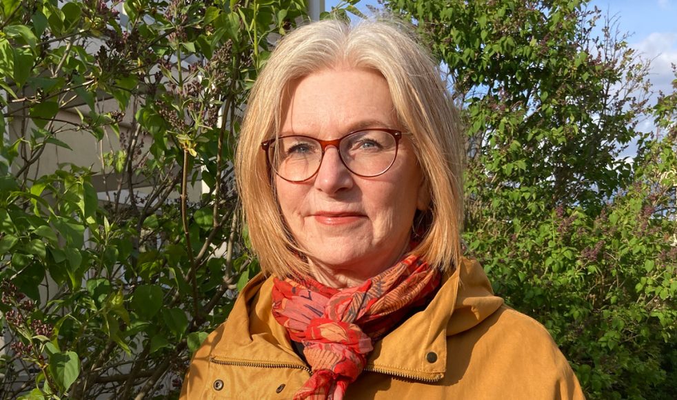 Lena Warenmark tog skydd under ett skrivbord i två timmar medans skjutningen pågick utanför klassrummet: »Jag var rädd men kände mig ändå ganska lugn.«