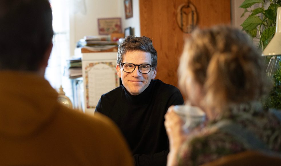 – Om det inte börjar där – med bönen – finns det heller ingen grund att stå på eller något att falla tillbaka på, säger Johan.